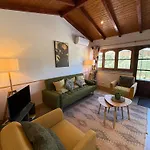 Bed & Breakfast A Casa Amarela