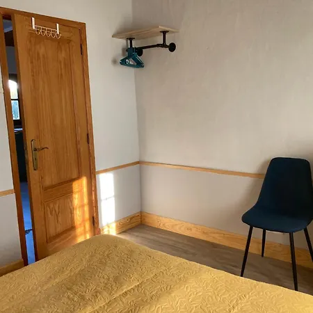 A Casa Amarela Sao Martinho da Cortica