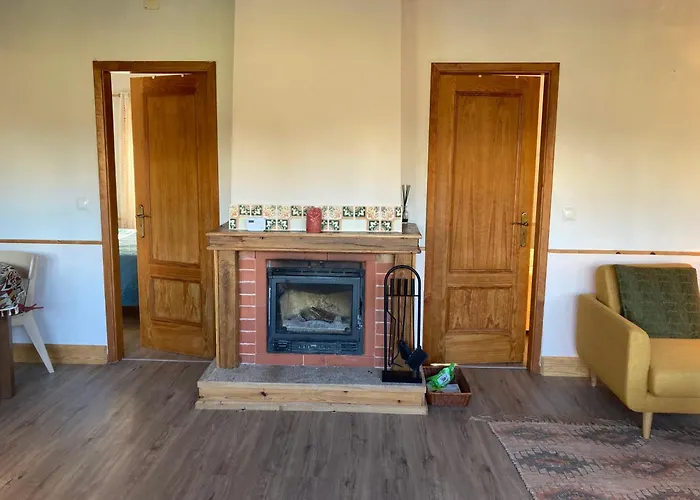 A Casa Amarela Bed & Breakfast Sao Martinho da Cortica