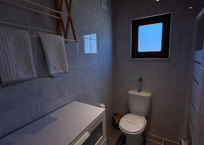 A Casa Amarela 3* Sao Martinho da Cortica